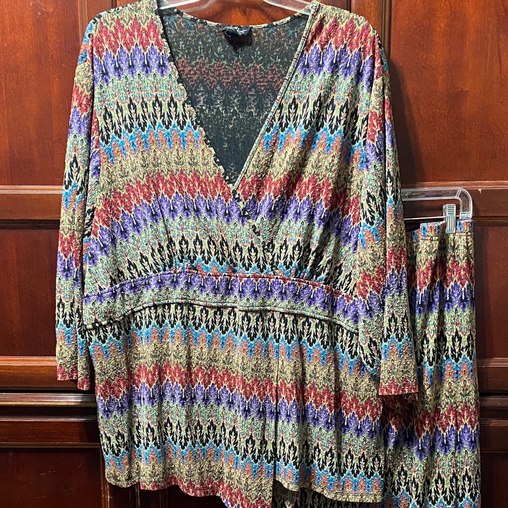 Russel Kemp size 5 X Multicolor V-Neck Women's Top and skirt set